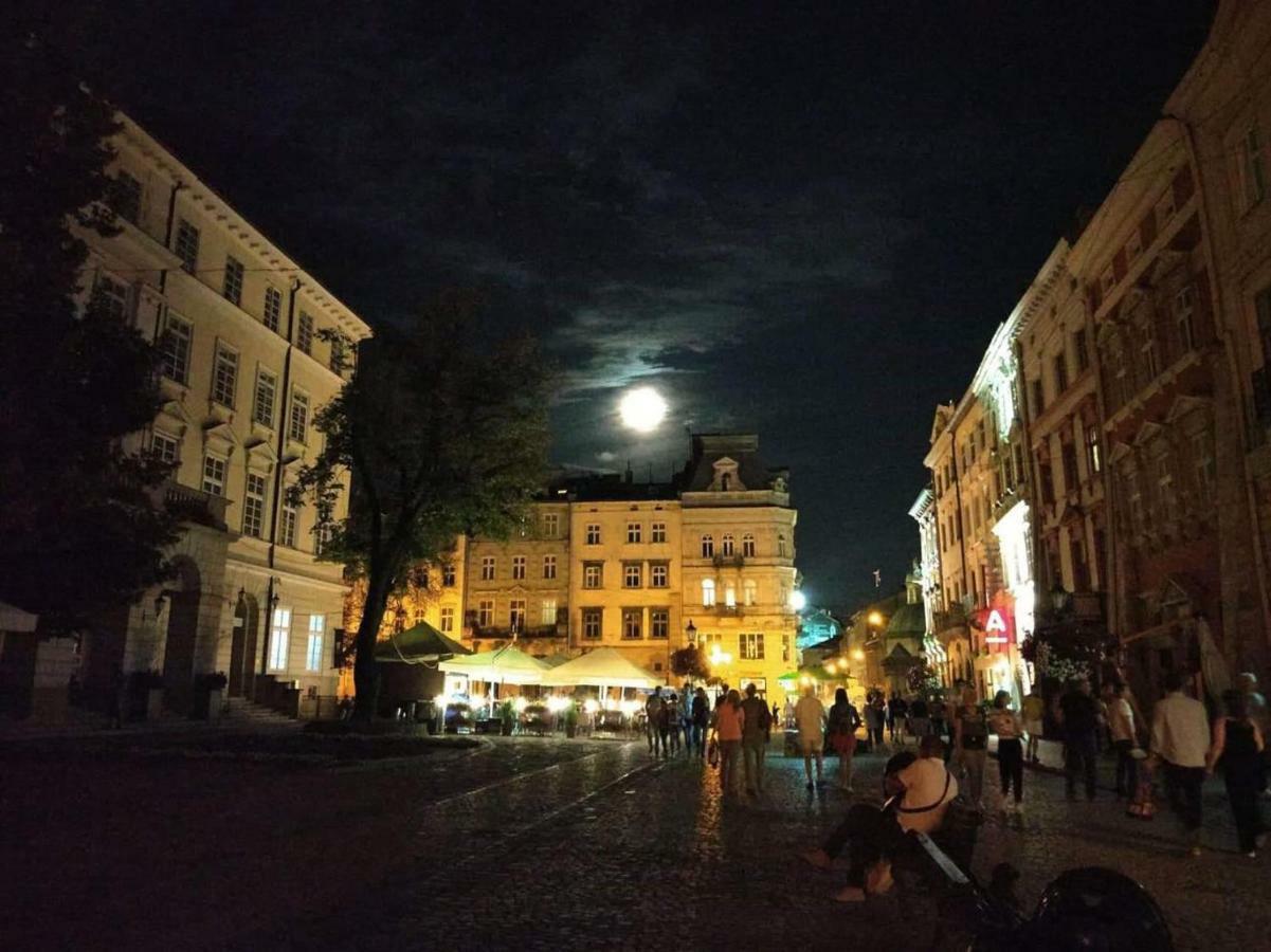 Modern Apartment In Lviv Historic Centre Esterno foto